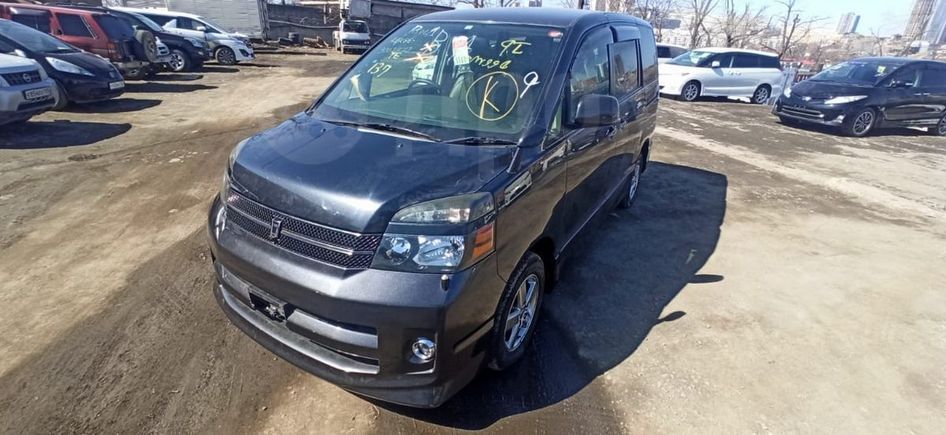 Toyota Voxy 4wd