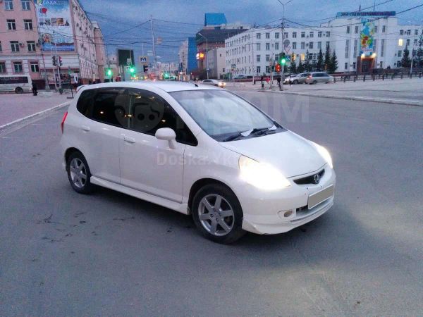 Хонда фит 2003 белая седан