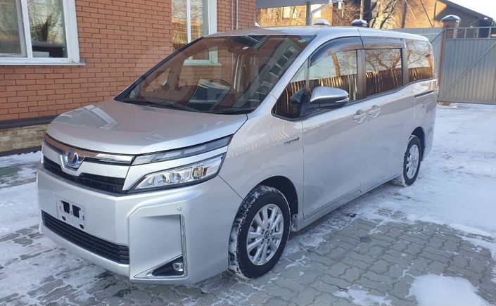 Toyota Voxy 2018 С„РѕС‚Рѕ