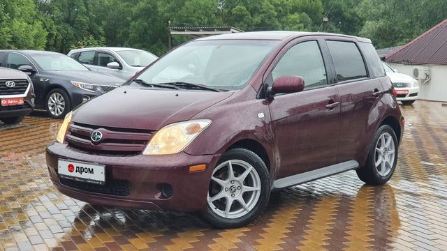 Toyota ist 2008 Red