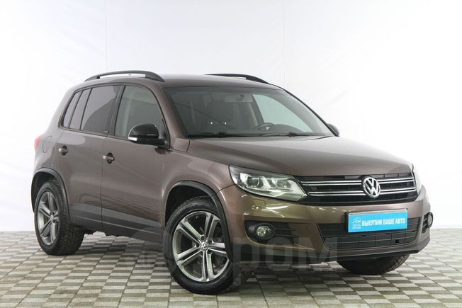 SUV или внедорожник Volkswagen Tiguan 2016 года, 1669000 рублей, Кемерово