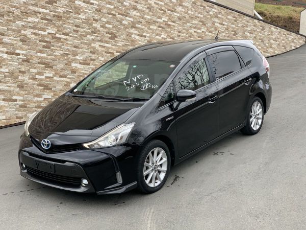 Toyota Prius Alpha 2015