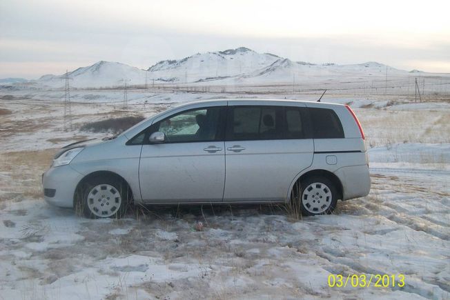 Минивэн или однообъемник Toyota Isis 2008 года, 540000 рублей, Улан-Удэ