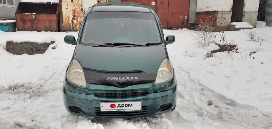 Тойота Функарго зеленая