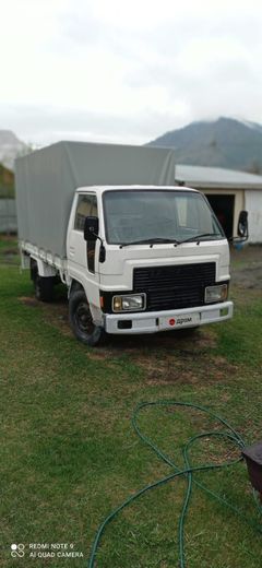 Бортовой тентованный грузовик Daihatsu Delta 1988 года, 470000 рублей, Чемал