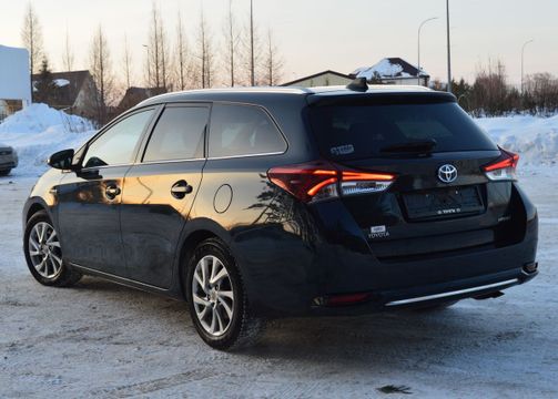 Toyota Auris 2015 универсал