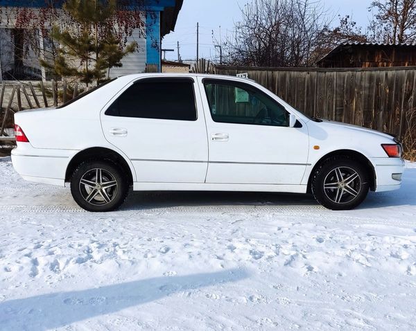 Тойота Виста 2000г