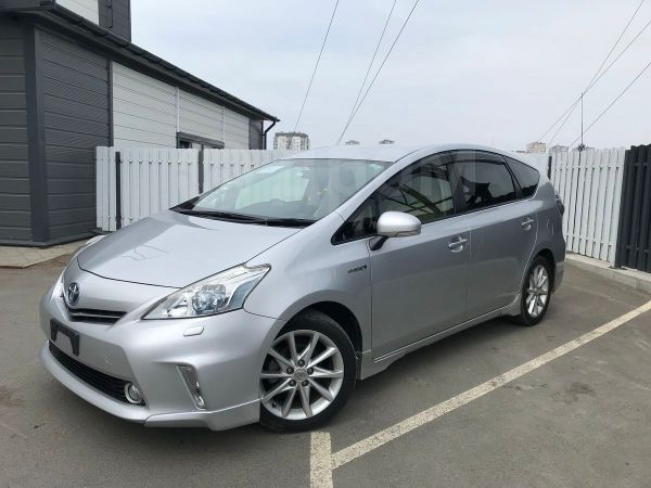 Toyota Prius Alpha 2012