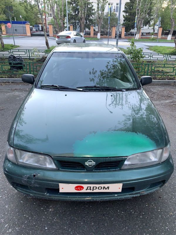 Нисан Альмера зелёного цвета 2002 года