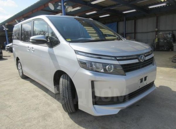 Toyota Voxy 2016
