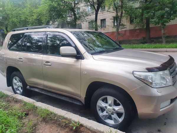Toyota Land Cruiser золотистый