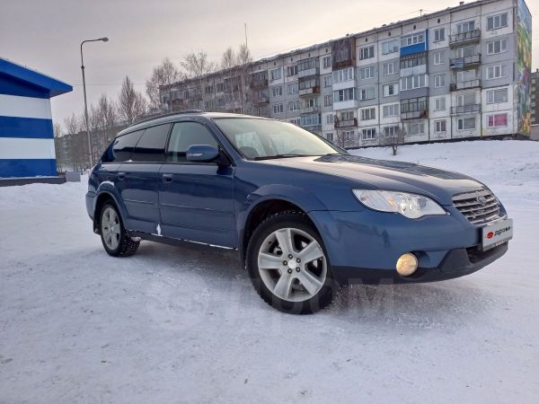 Голубой Субару Аутбек 2007