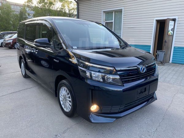 Toyota Voxy 2016