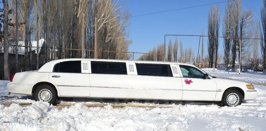 Лимузин Линкольн Таун кар 2001